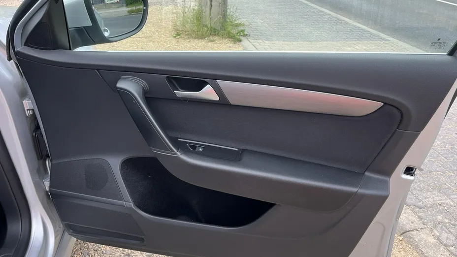 VOLKSWAGEN Passat -