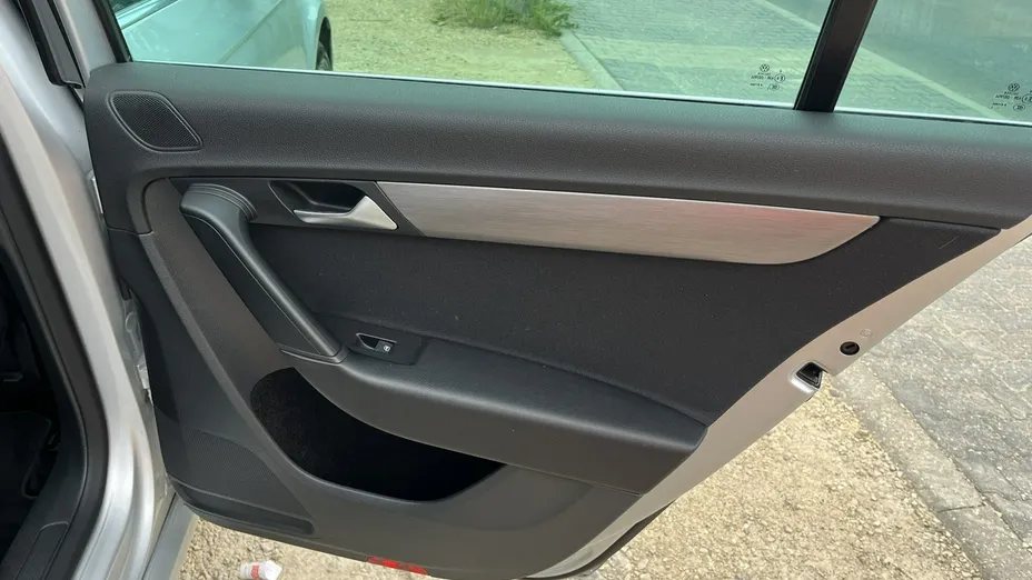 VOLKSWAGEN Passat -