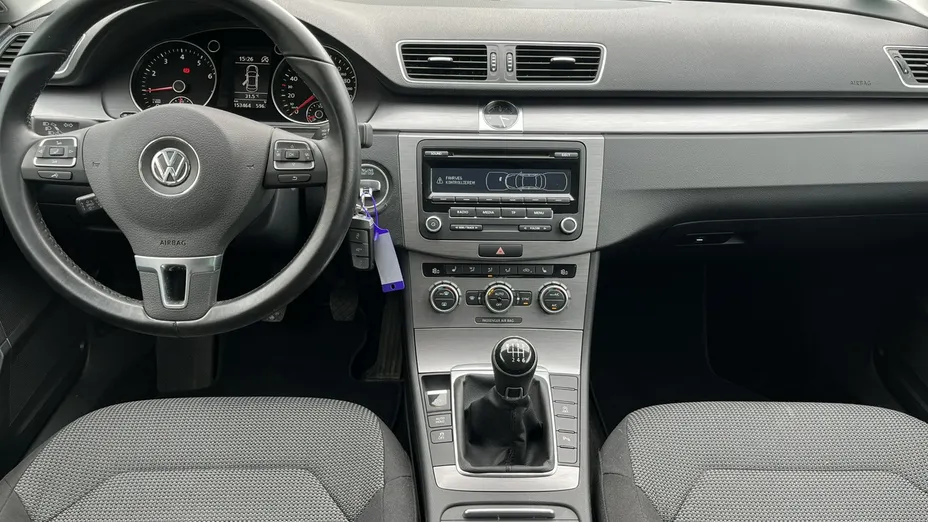 VOLKSWAGEN Passat -