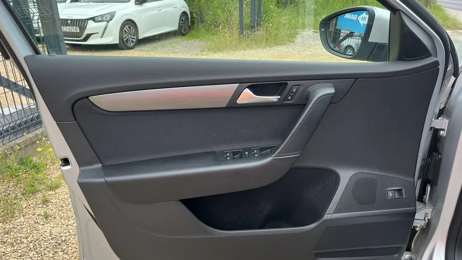 VOLKSWAGEN Passat -