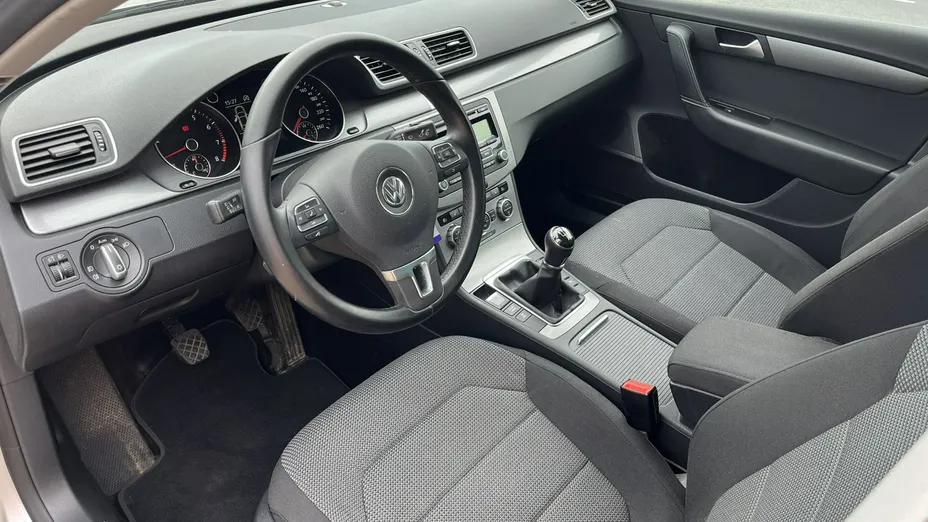 VOLKSWAGEN Passat -