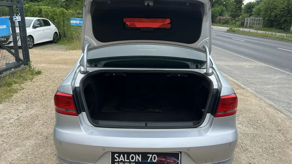 VOLKSWAGEN Passat -