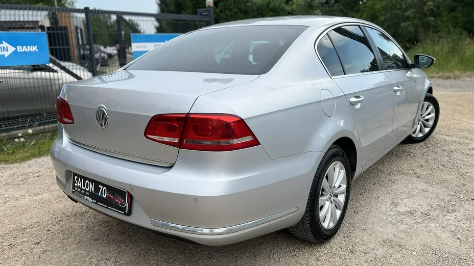 VOLKSWAGEN Passat -
