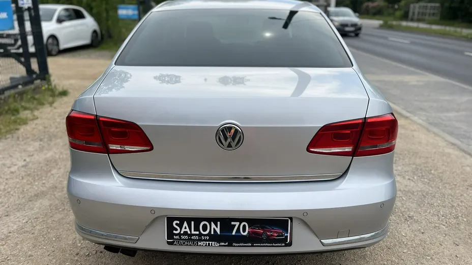 VOLKSWAGEN Passat -