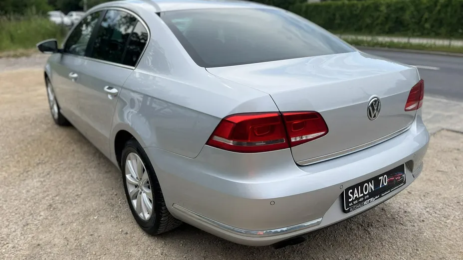 VOLKSWAGEN Passat -