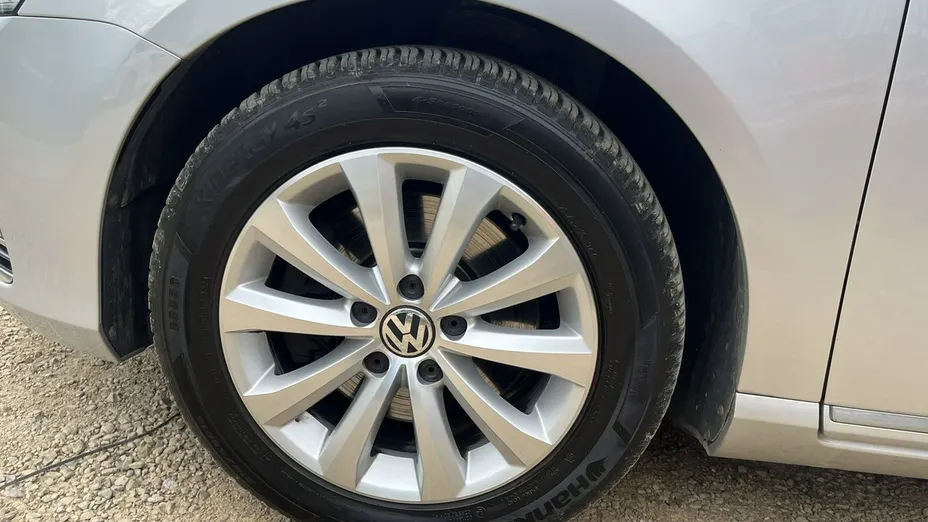VOLKSWAGEN Passat -