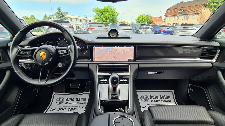 PORSCHE Panamera -