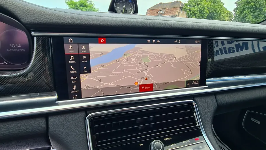 PORSCHE Panamera -