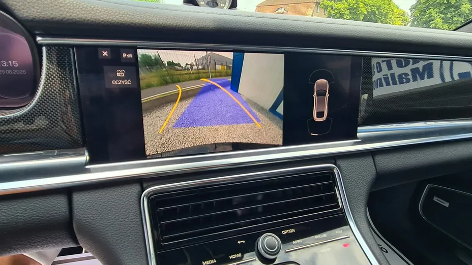 PORSCHE Panamera -