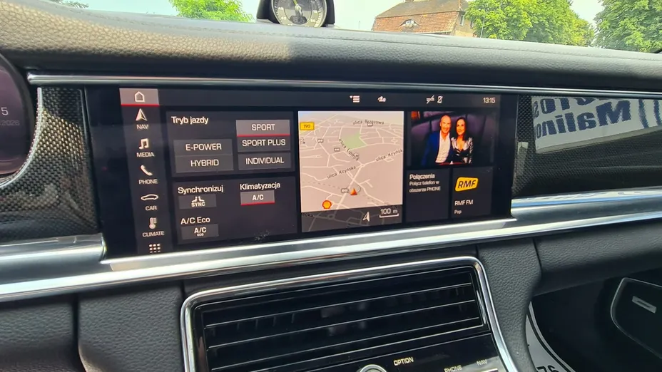 PORSCHE Panamera -