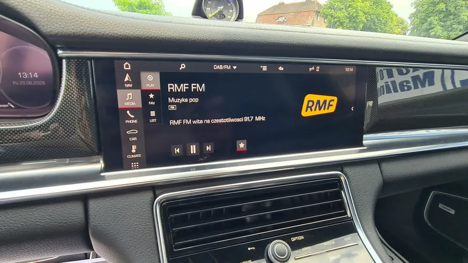PORSCHE Panamera -