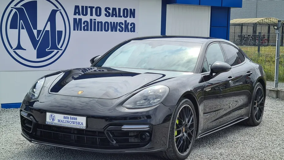 PORSCHE Panamera -