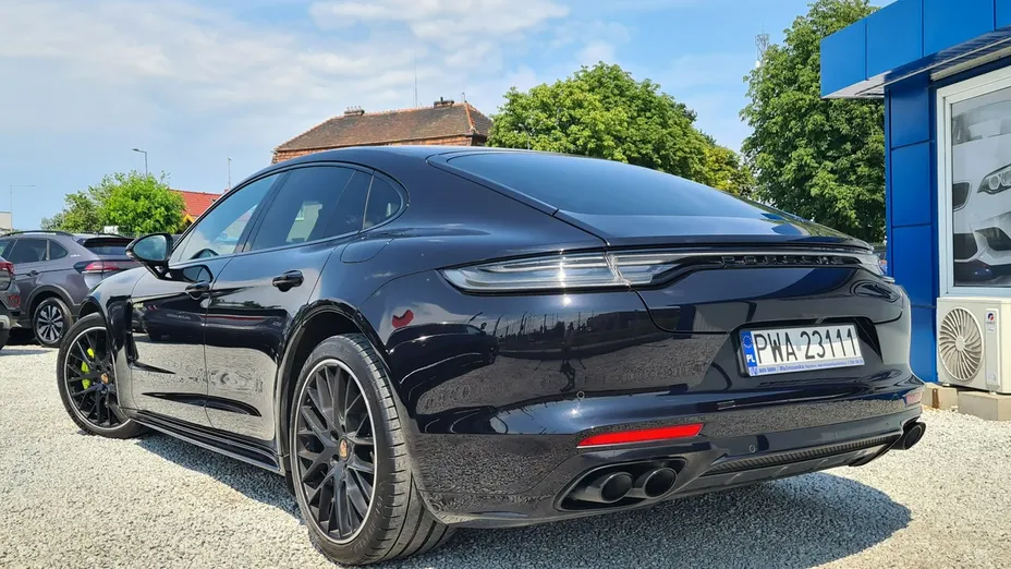 PORSCHE Panamera -