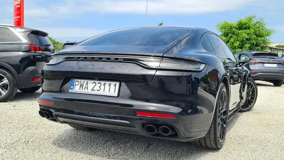 PORSCHE Panamera -