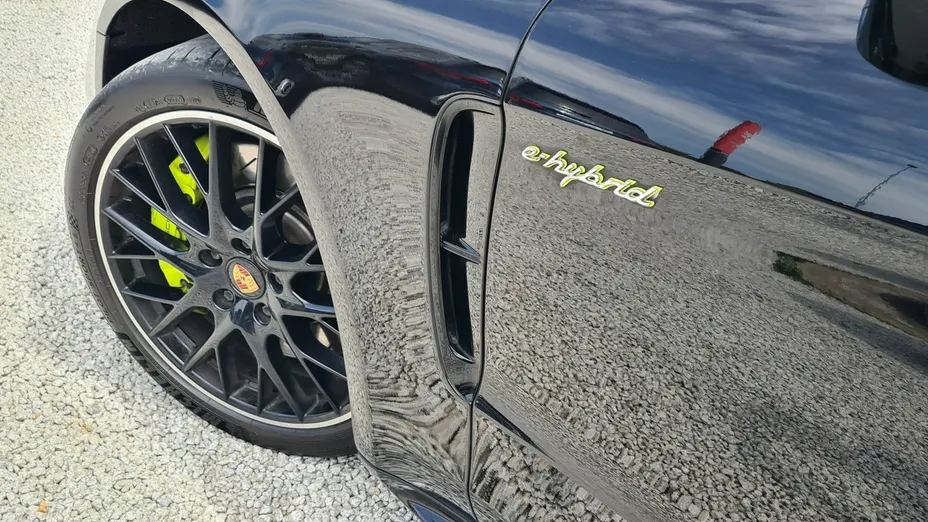 PORSCHE Panamera -