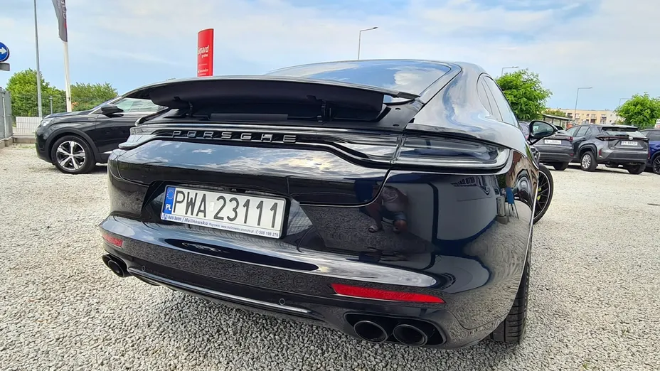 PORSCHE Panamera -