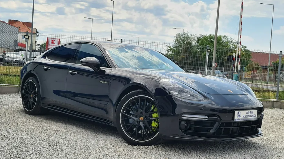 PORSCHE Panamera -
