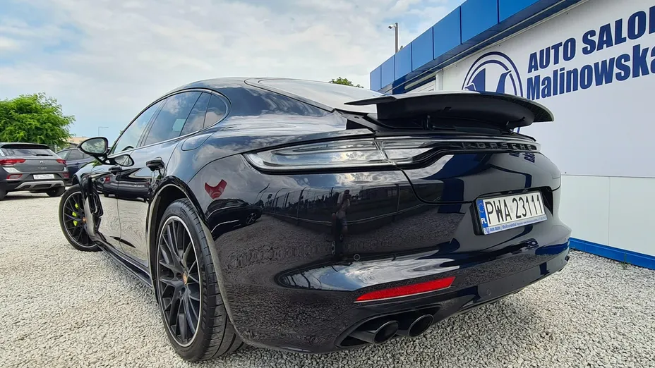 PORSCHE Panamera -