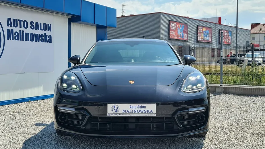 PORSCHE Panamera -