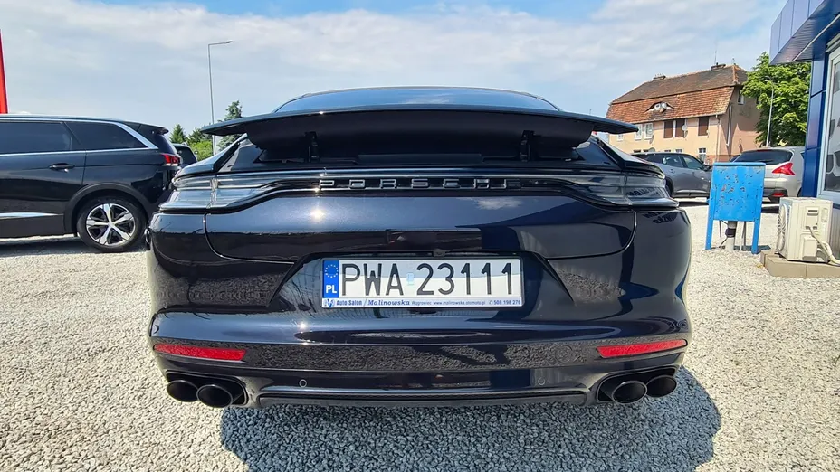 PORSCHE Panamera -
