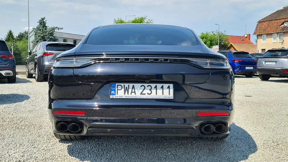 PORSCHE Panamera -