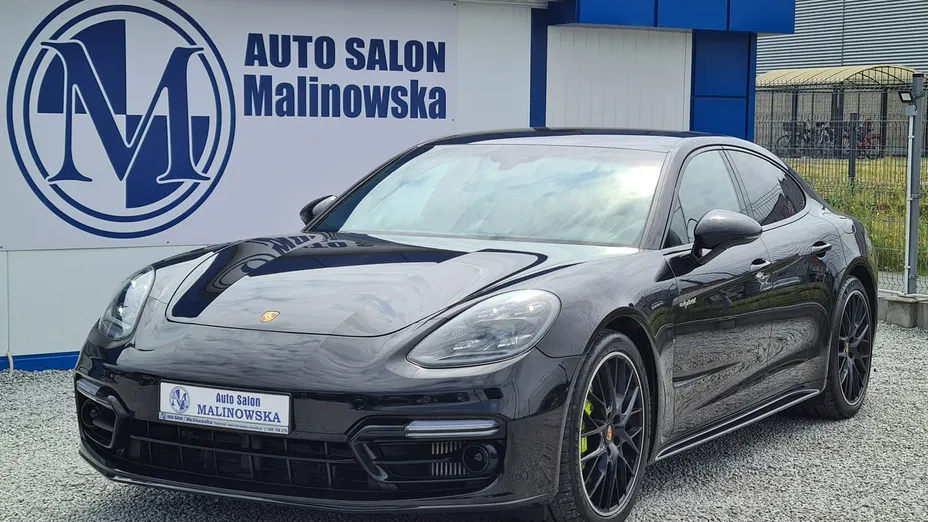 PORSCHE Panamera -