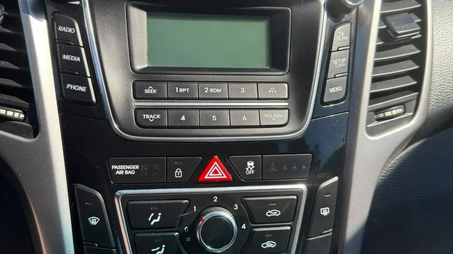 HYUNDAI i30 -