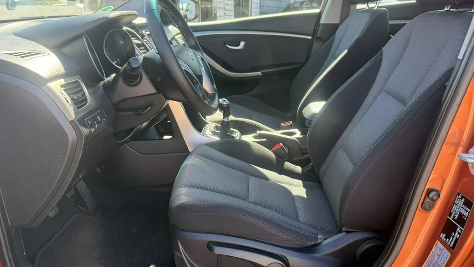 HYUNDAI i30 -