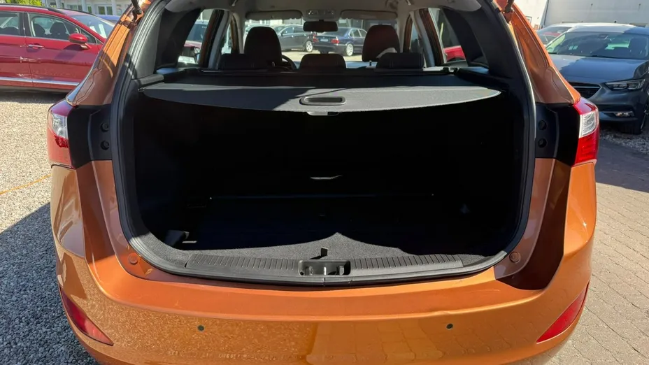 HYUNDAI i30 -