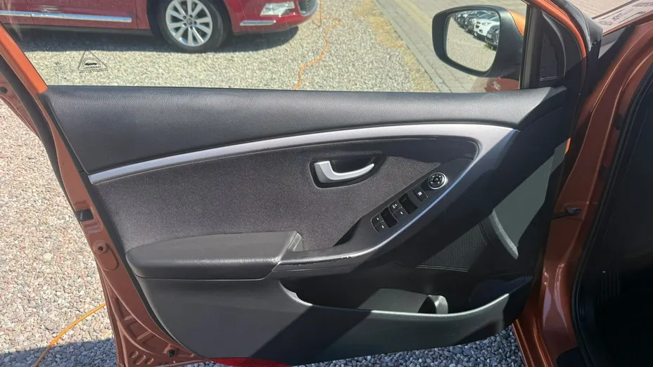 HYUNDAI i30 -