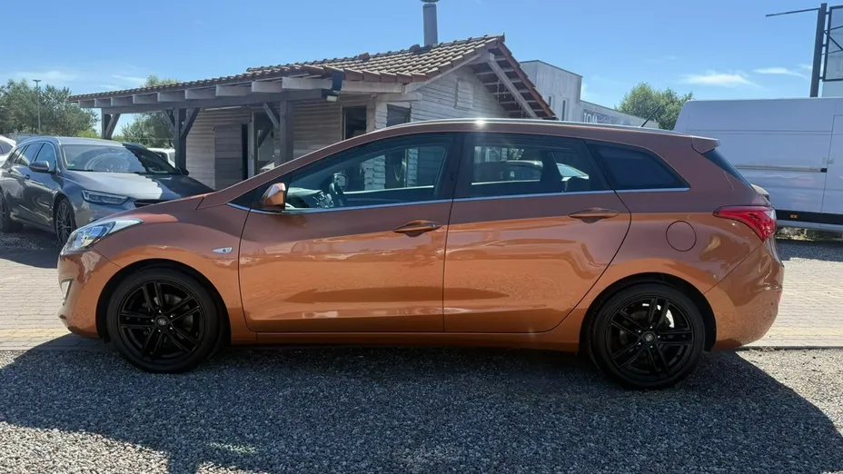 HYUNDAI i30 -