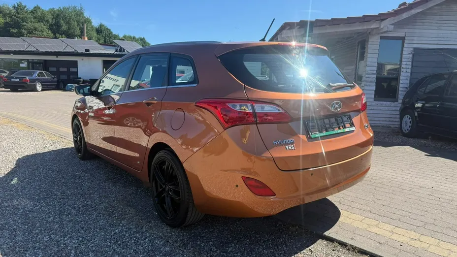 HYUNDAI i30 -