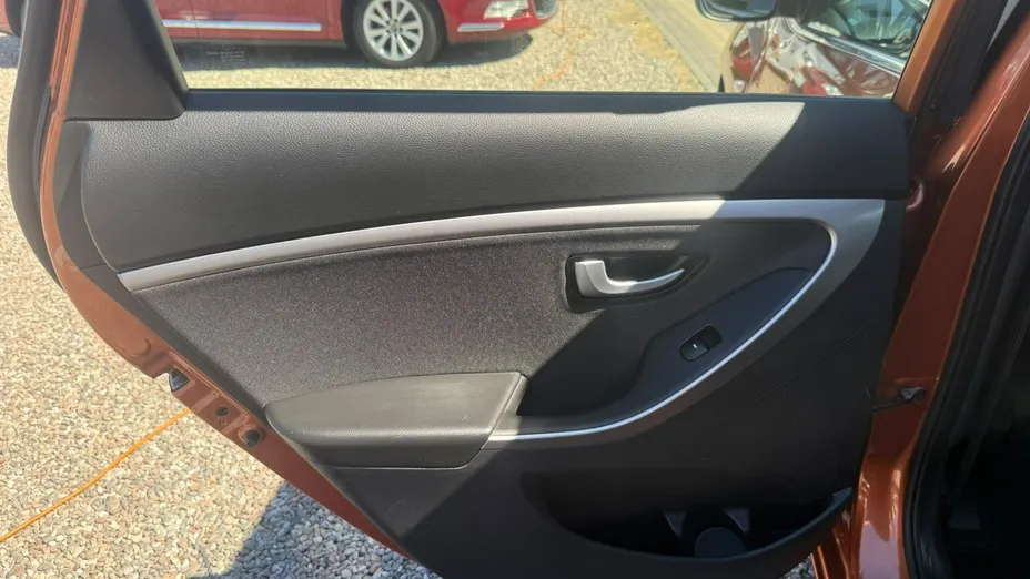 HYUNDAI i30 -