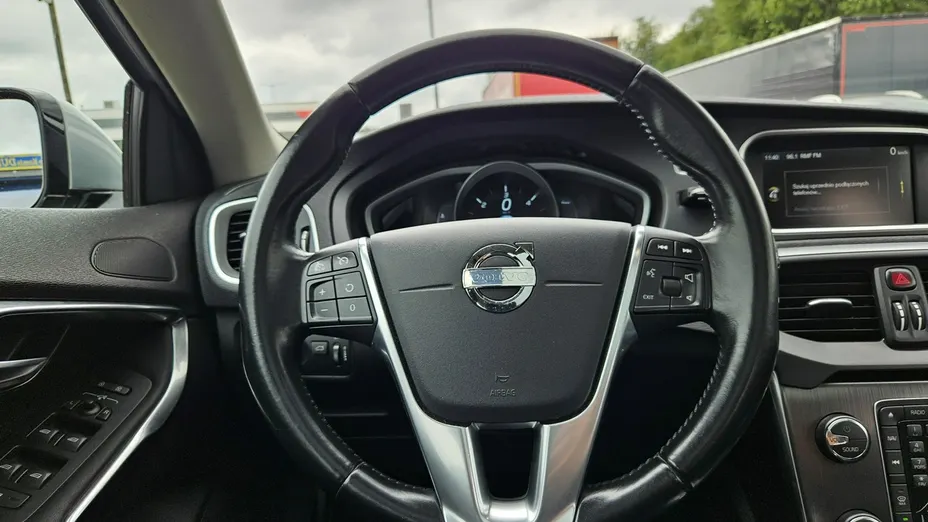 VOLVO V40 -