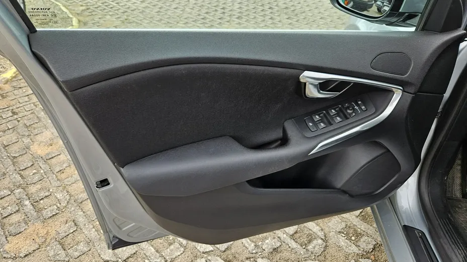 VOLVO V40 -