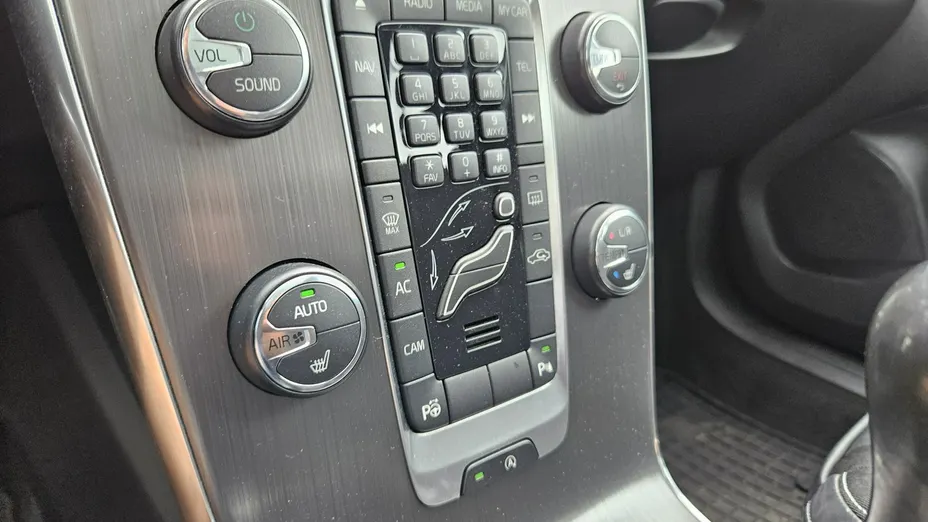 VOLVO V40 -