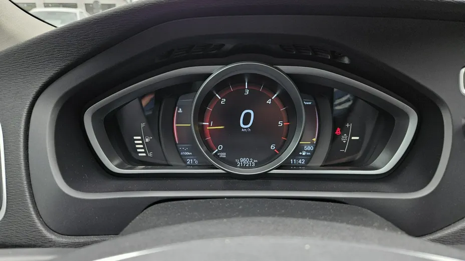 VOLVO V40 -