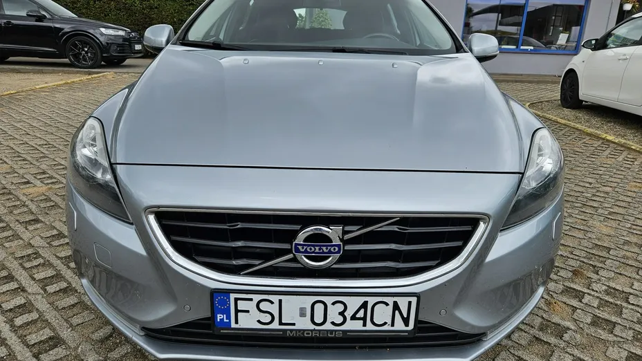 VOLVO V40 -