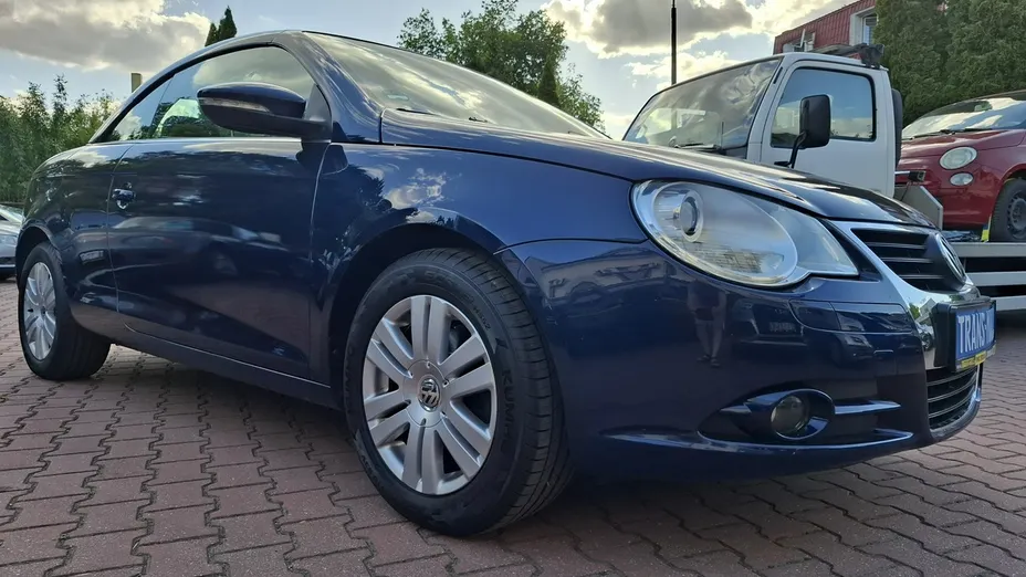 VOLKSWAGEN Eos -