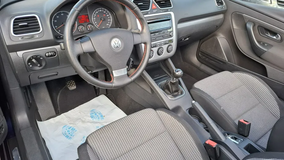 VOLKSWAGEN Eos -