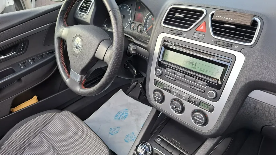 VOLKSWAGEN Eos -