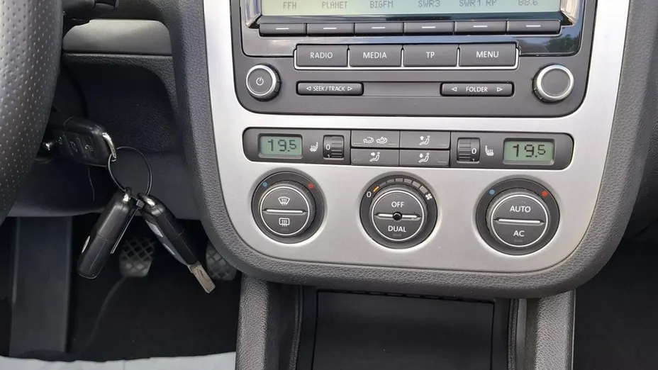 VOLKSWAGEN Eos -