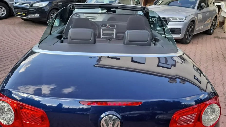 VOLKSWAGEN Eos -
