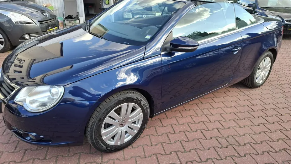 VOLKSWAGEN Eos -