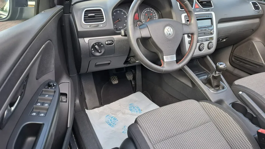 VOLKSWAGEN Eos -