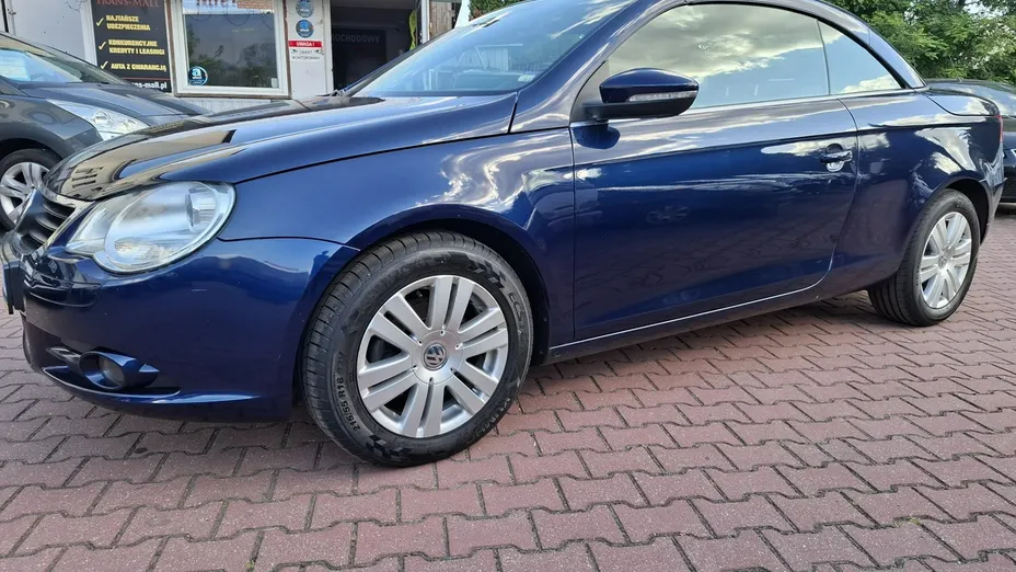 VOLKSWAGEN Eos -