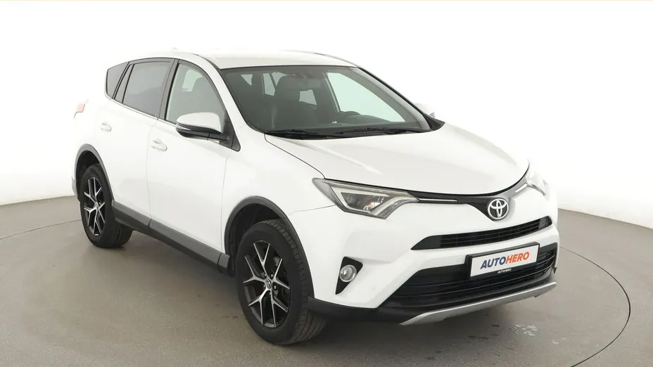 TOYOTA RAV4 -