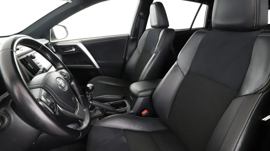 TOYOTA RAV4 -