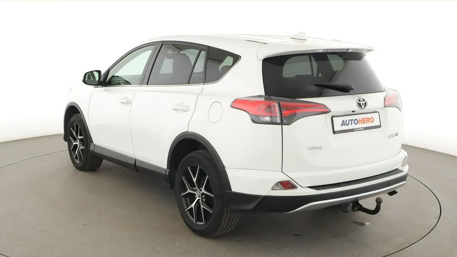 TOYOTA RAV4 -