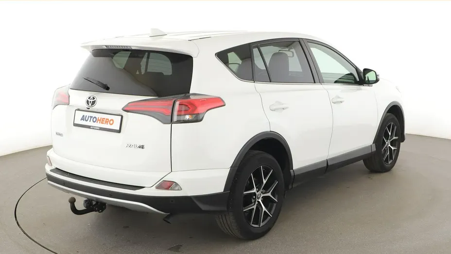 TOYOTA RAV4 -